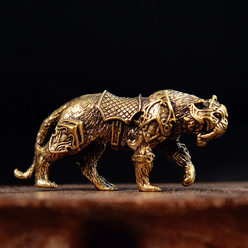Mini Saber Toothed Tiger Sculpture, Desktop Decoration Car Accessories, Suitable for Home Office Use
