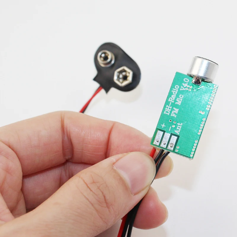 FM-M01 Mini FM Transmitter Audio Listener Wireless Mic Audio Device Small FM Broadcast Transmitter Radio