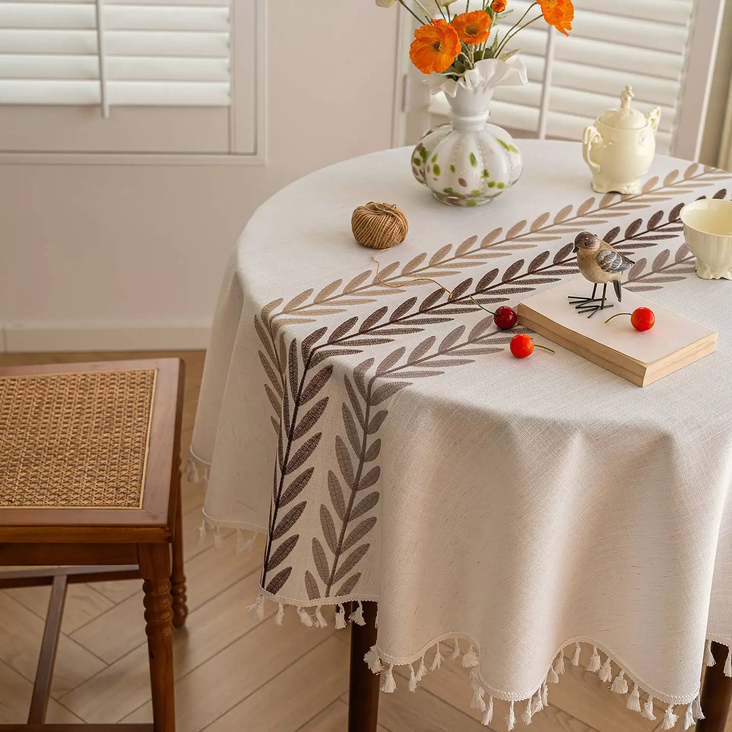 Round Tablecloth Tassel Cotton Linen Table Cover Farmhouse for Kitchen Dining Party Tabletop Decor Accessorie Jacquard Pattern