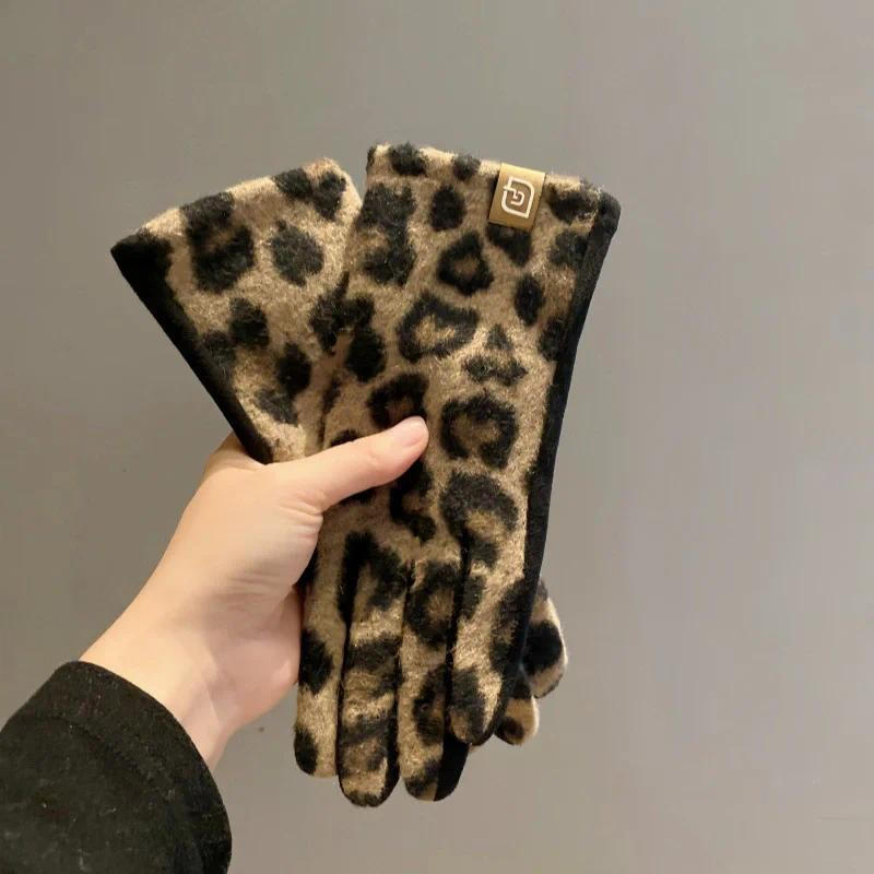 Leopard-print gloves for winter cycling ladies' cold-proof driving gloves for electric cars windproof and plush glove