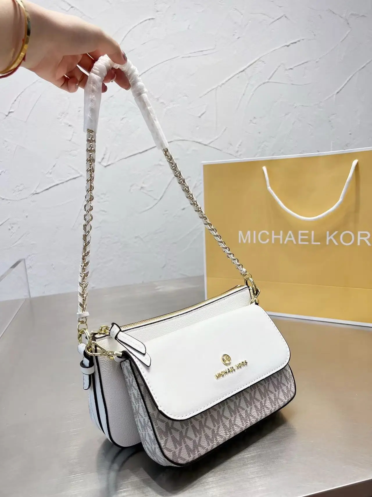 Brand new Michael Kors Ole Jet Set women's large PVC shoulder and crossbody bag, high-quality crescent bag