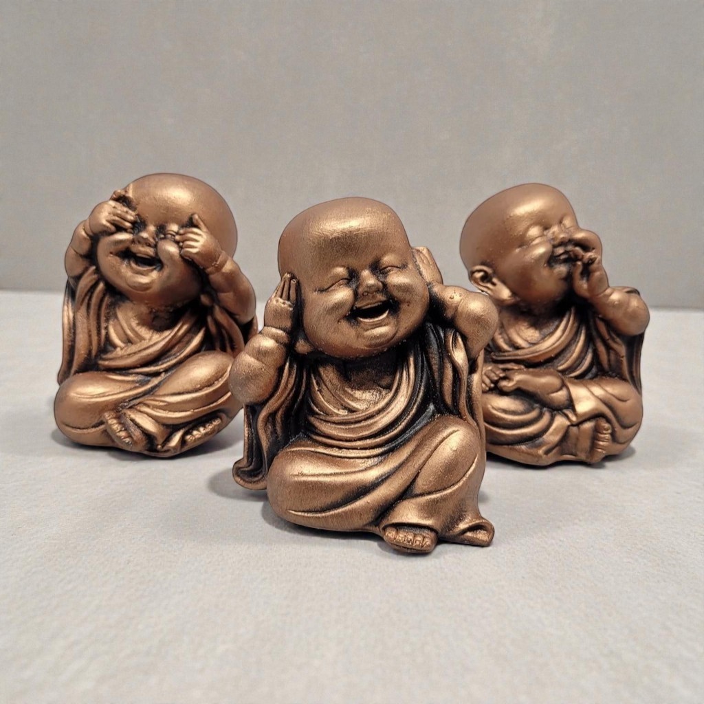 Buda Decoração Trio De Buda Budinha Prosperidade Felicidade Mini 8cm Gesso Maciço Branco Dourado