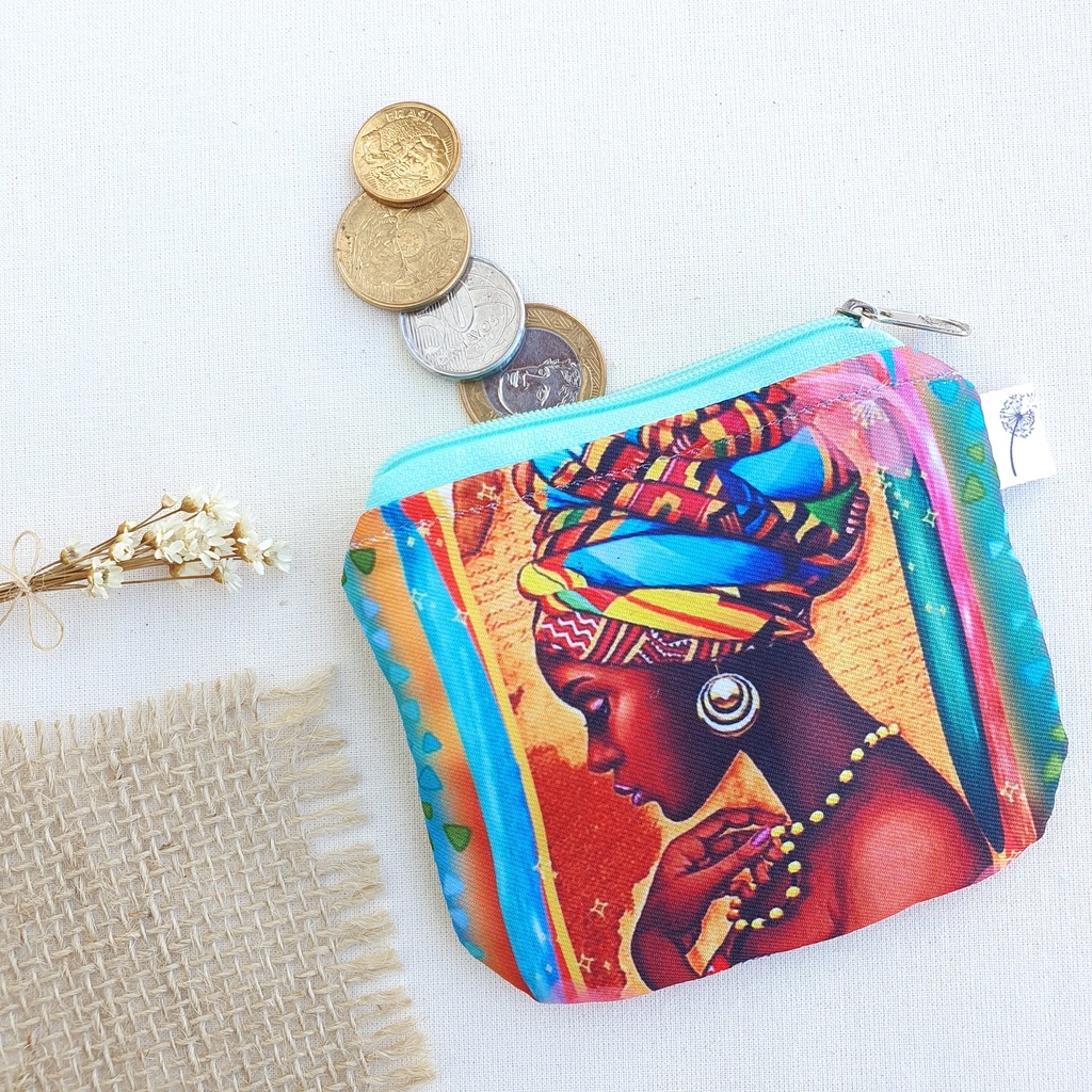 Porta Moedas Africana em tecido, níquel, pen drives, remedinhos, batons, fone de ouvido.