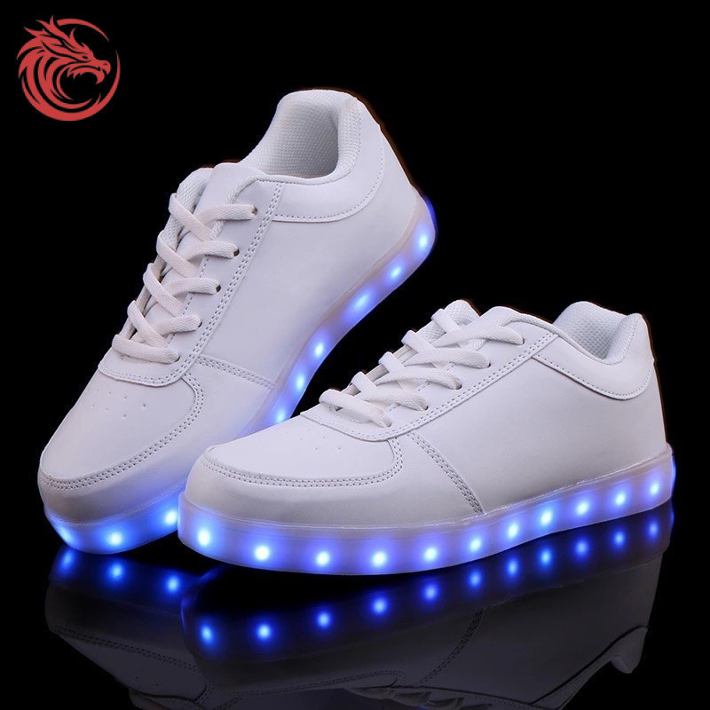Tênis Unissex Coloridos com Luzes LED Recarregáveis por USB 2023 2026