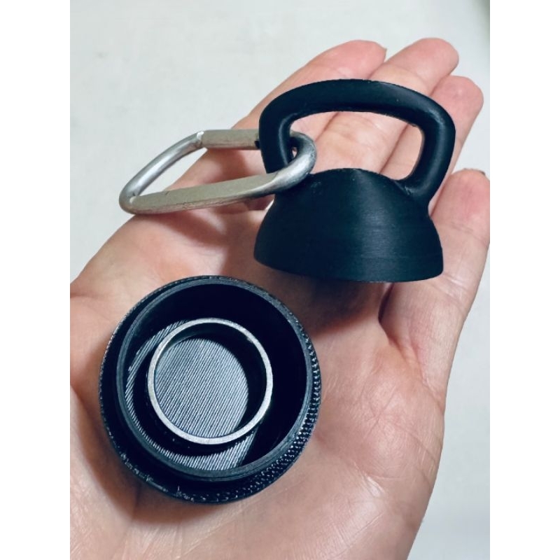 Chaveiro Porta-Comprimidos Kettlebell Mini Compartimento Para Treino