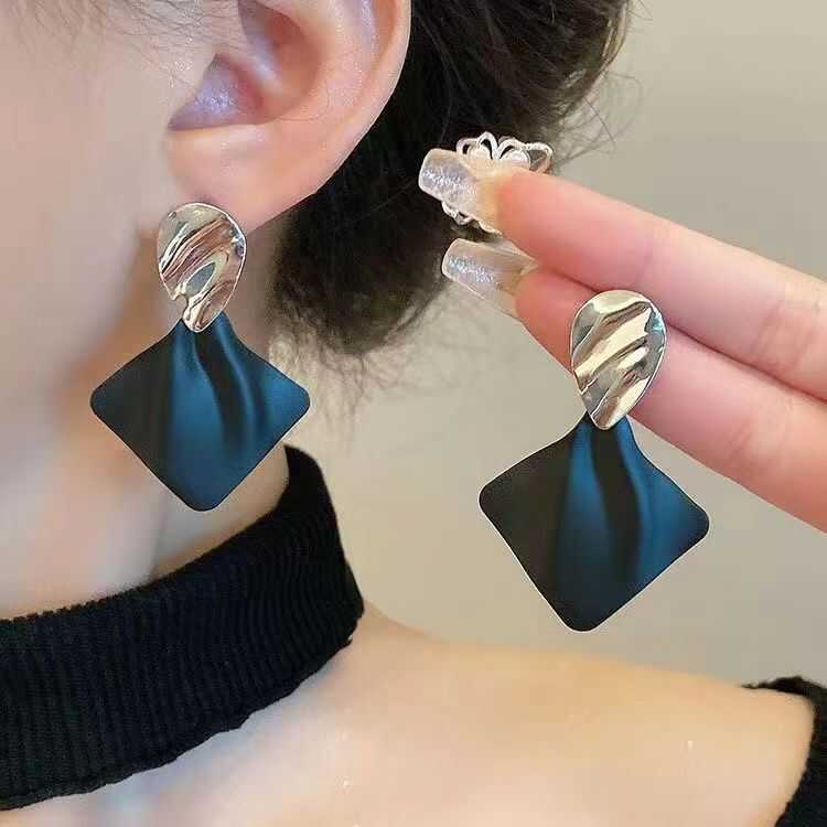 S925 prata agulha novo estilo preto Retro contraste cor brincos high-end temperamento high-end brincos luz luxo moda All