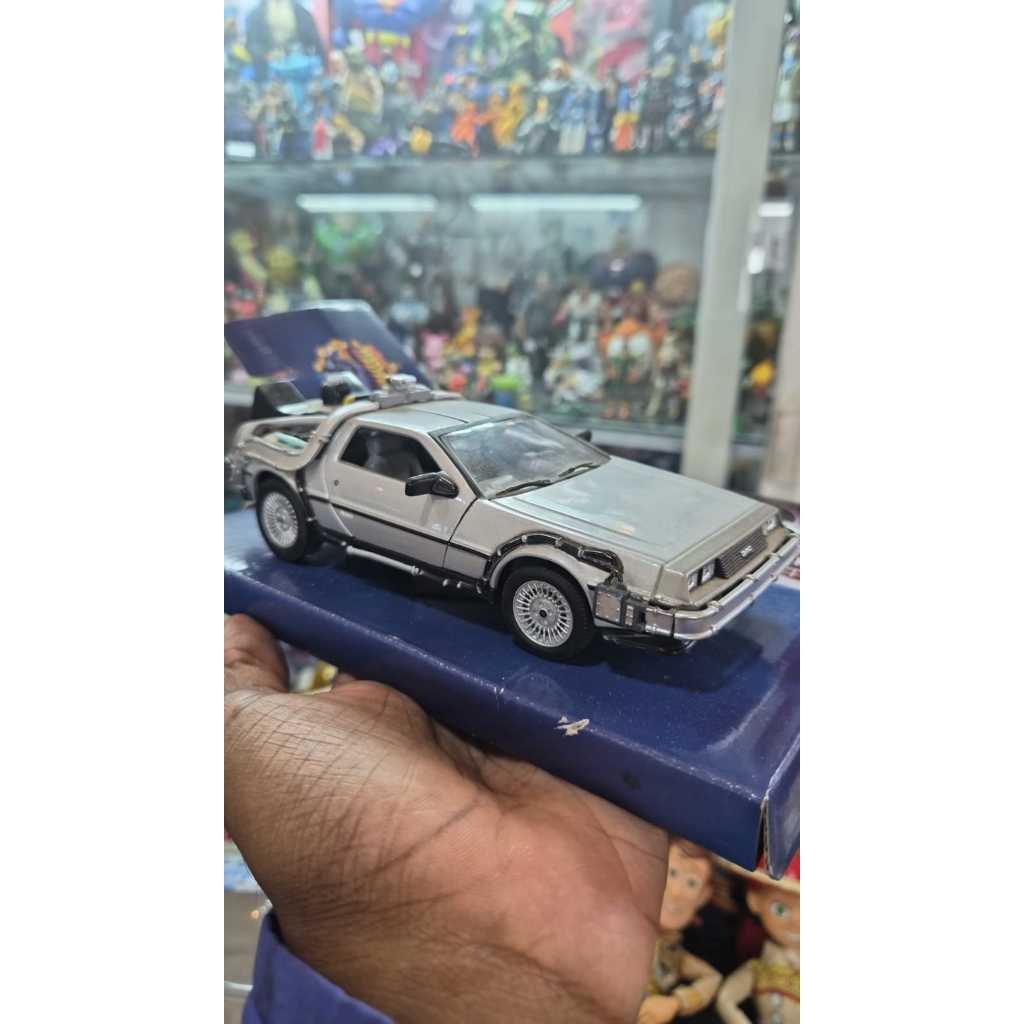 Miniatura DeLorean Time Machine Back To The Future II 1:24