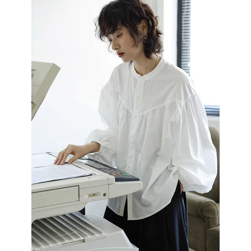 Elegant white women's shirt with lantern sleeves, stand-up collar, versatile and casual style for spring