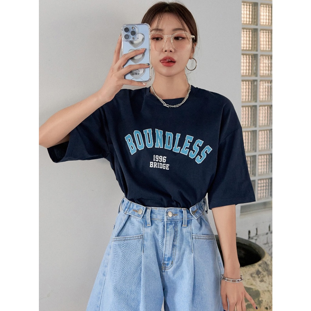 Camiseta Oversized Unissex Estampada Frase Boundless 1996 Bridge Blusa Streetwear Minimalista Tumbl