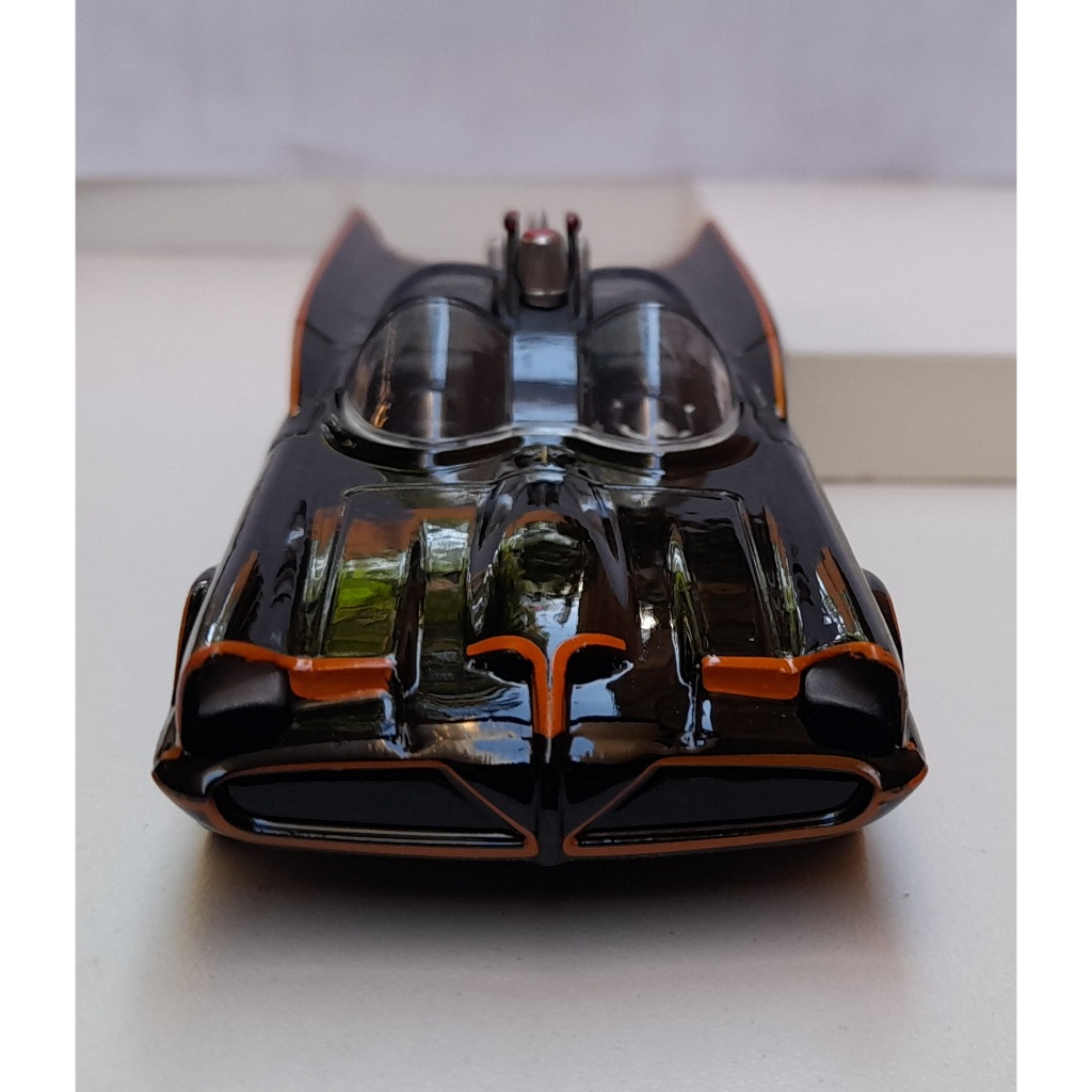 Miniatura Batmóvel JadaToys 1/32 Metal e Fricção s/ Caixa.