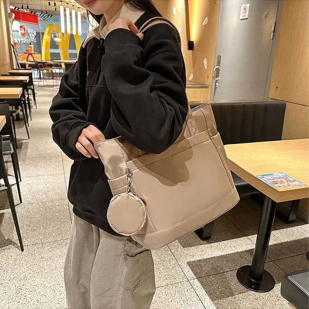 Kit Bolsa Feminina Grande com Niqueleira: Perfeita para Faculdade e Treino