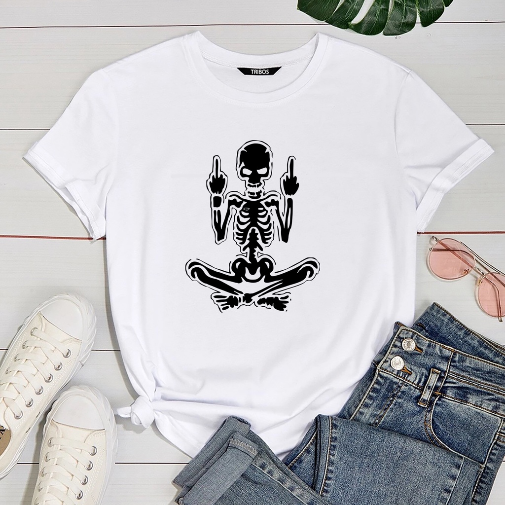 Blusa Feminina de malha Caveira Esqueleto Sentado Mostrando Dedo do Meio Swag