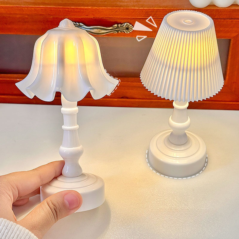 Criativo retro Luz Noturna Estilo Europeu LED Pequeno Candeeiro De Mesa Lâmpada Cabeceira Atmosfera Decoração E Ornament