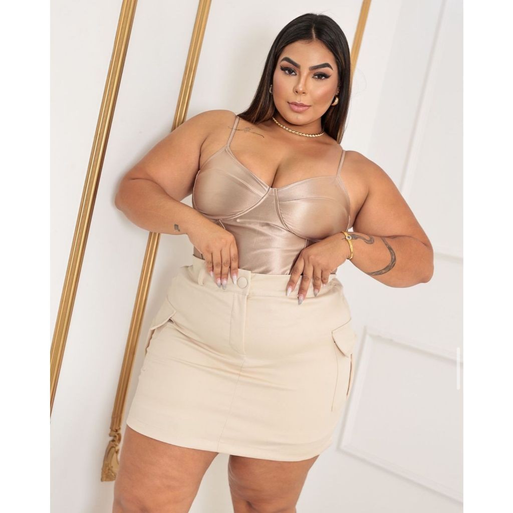 CONJUNTO PLUS SIZE SAIA JEANS CARGO + CROPPED RETRO ACETINADO PLUS SIZE