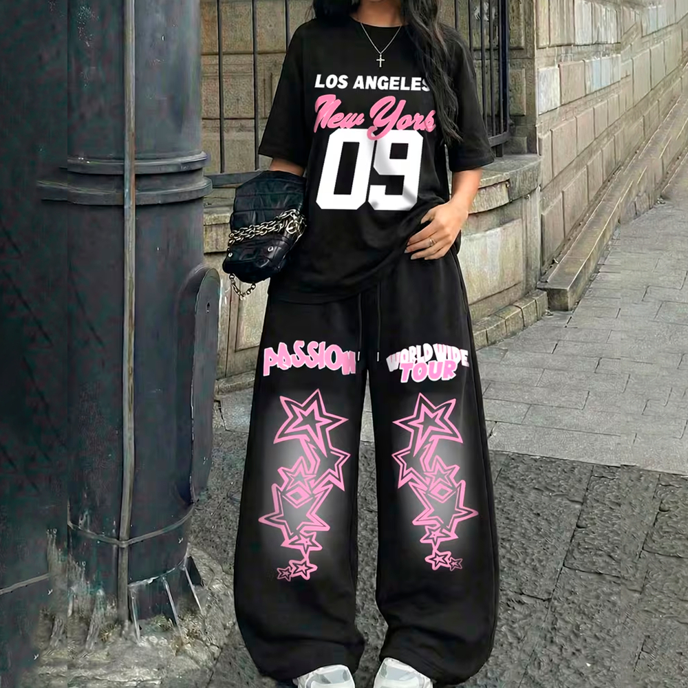Kit Conjunto Camiseta e Calça Wide Leg Estampada Streetwear Los Angeles New York Pink World Tour Y2K