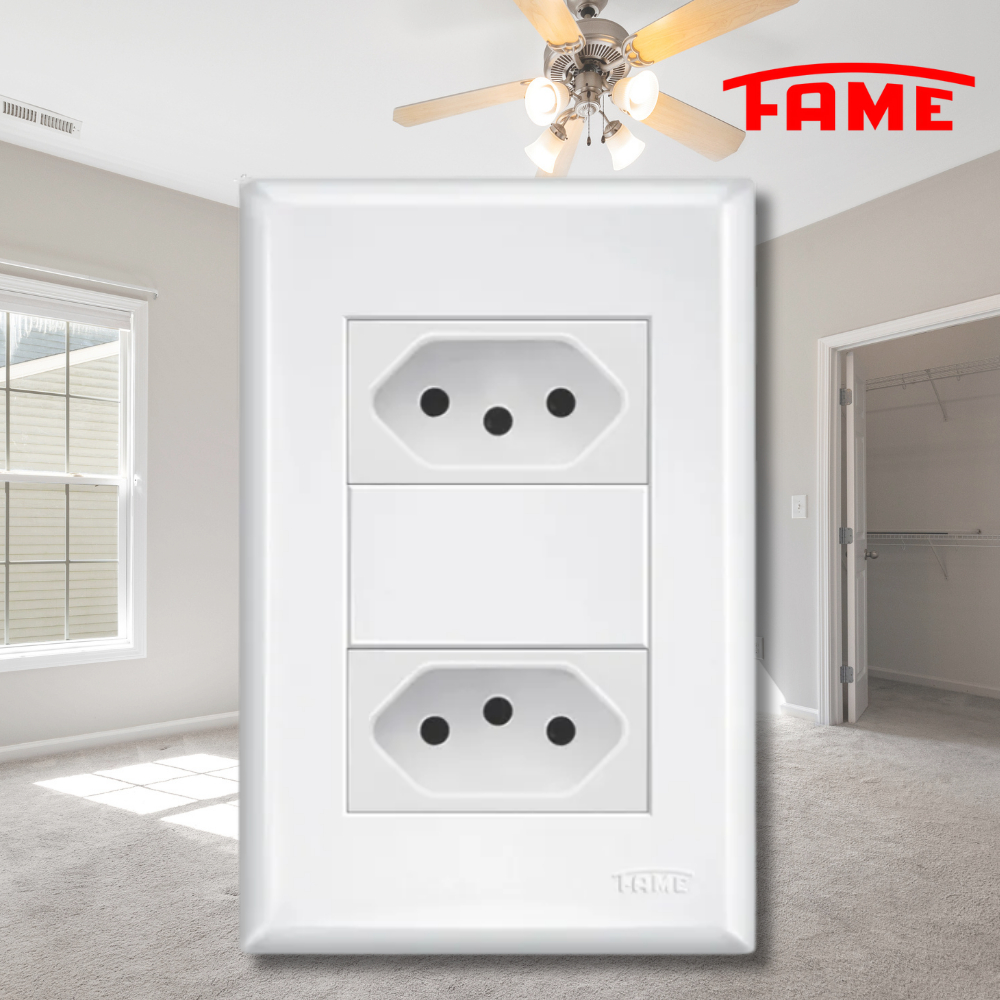 Conjunto 2 Tomadas 2P+T 10A FAME Evidence Branco com Placa