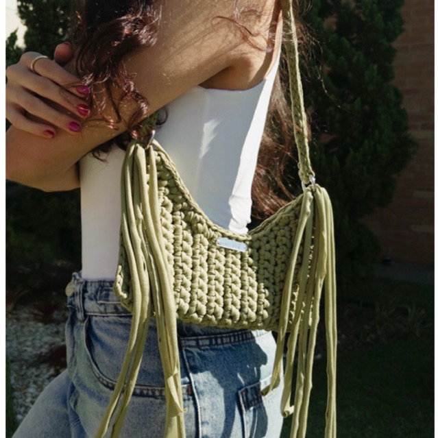 Bolsa de Crochê Feminina com Franjas Trend | Bolsa Artesanal de Ombro Boho Chic Feita à Mão