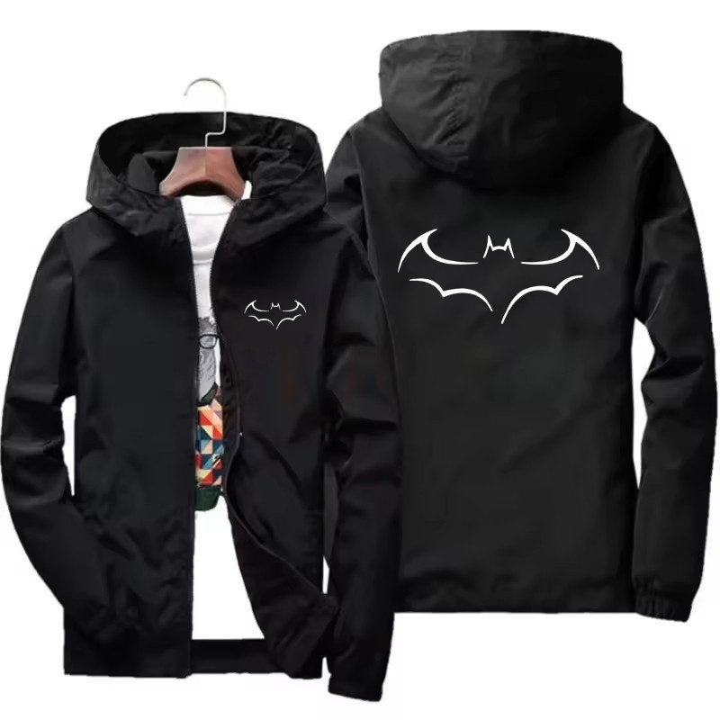 Jaqueta corta vento tactel leve fitness slim com bolso e capuz logo minimalista anime manga