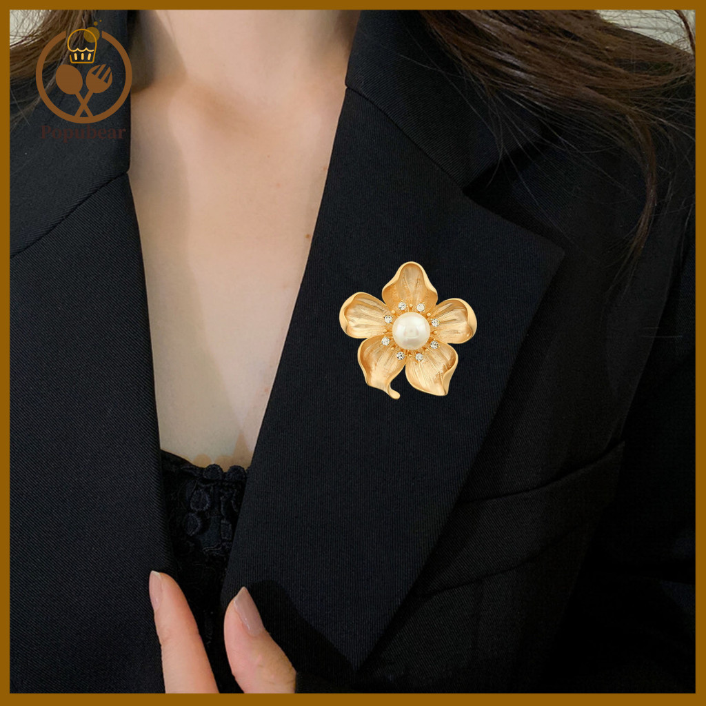 Beautiful Brooch Retro Flower Pin with Sparkling Rhinestones and Faux Pearls Rustproof Corrosion Resistant Jewelry Acces