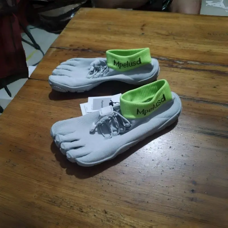 Outdoor Walking Sneakers Indoor Fitness Five Fingers Shoes Lightweight Weightlifting Sneakers Professional Weightlifting Shoes