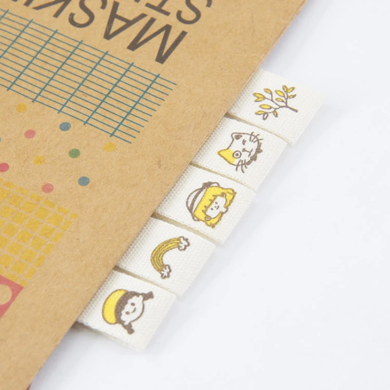 Spot hand-made  folded in half with colorful leaf hats, cloth labels, accessories, sewing DIY mini side labels.
