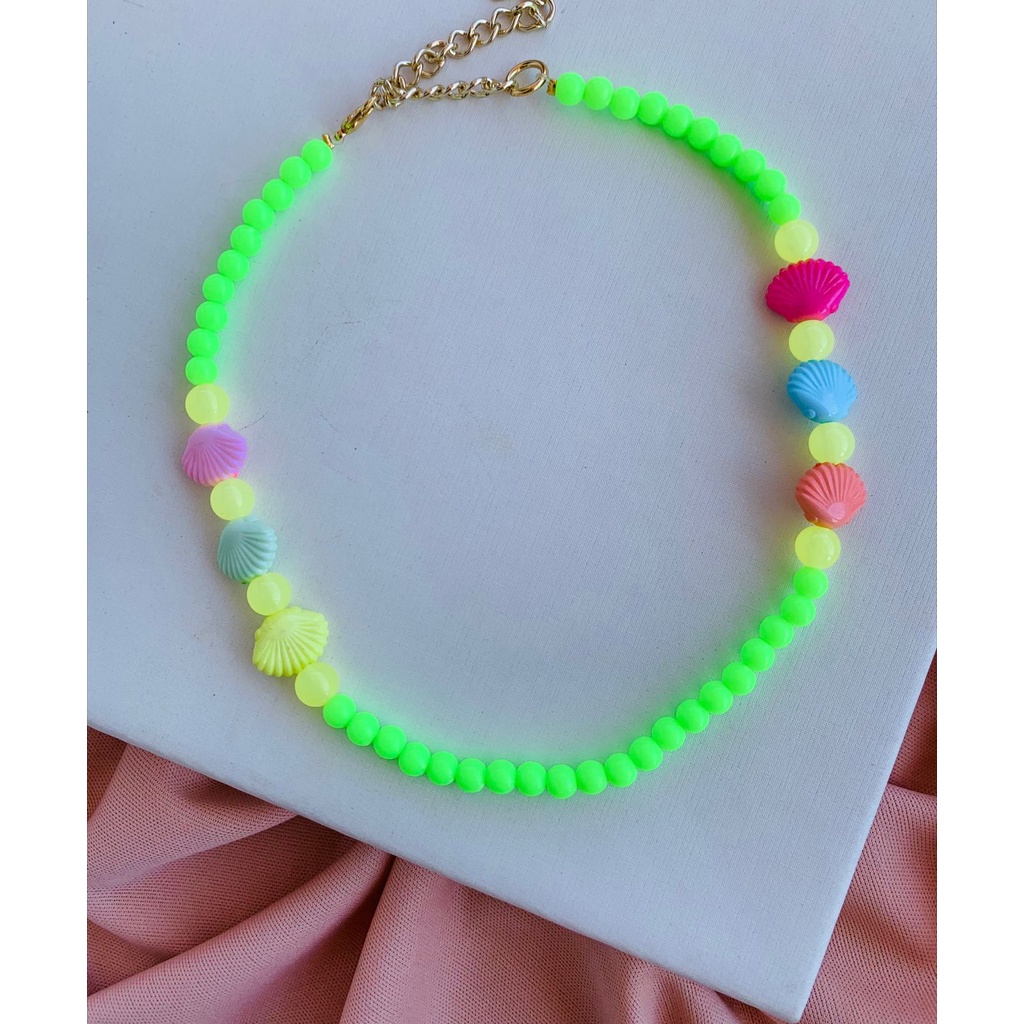 Colar de miçangas Neon conchas coloridas tendência verão