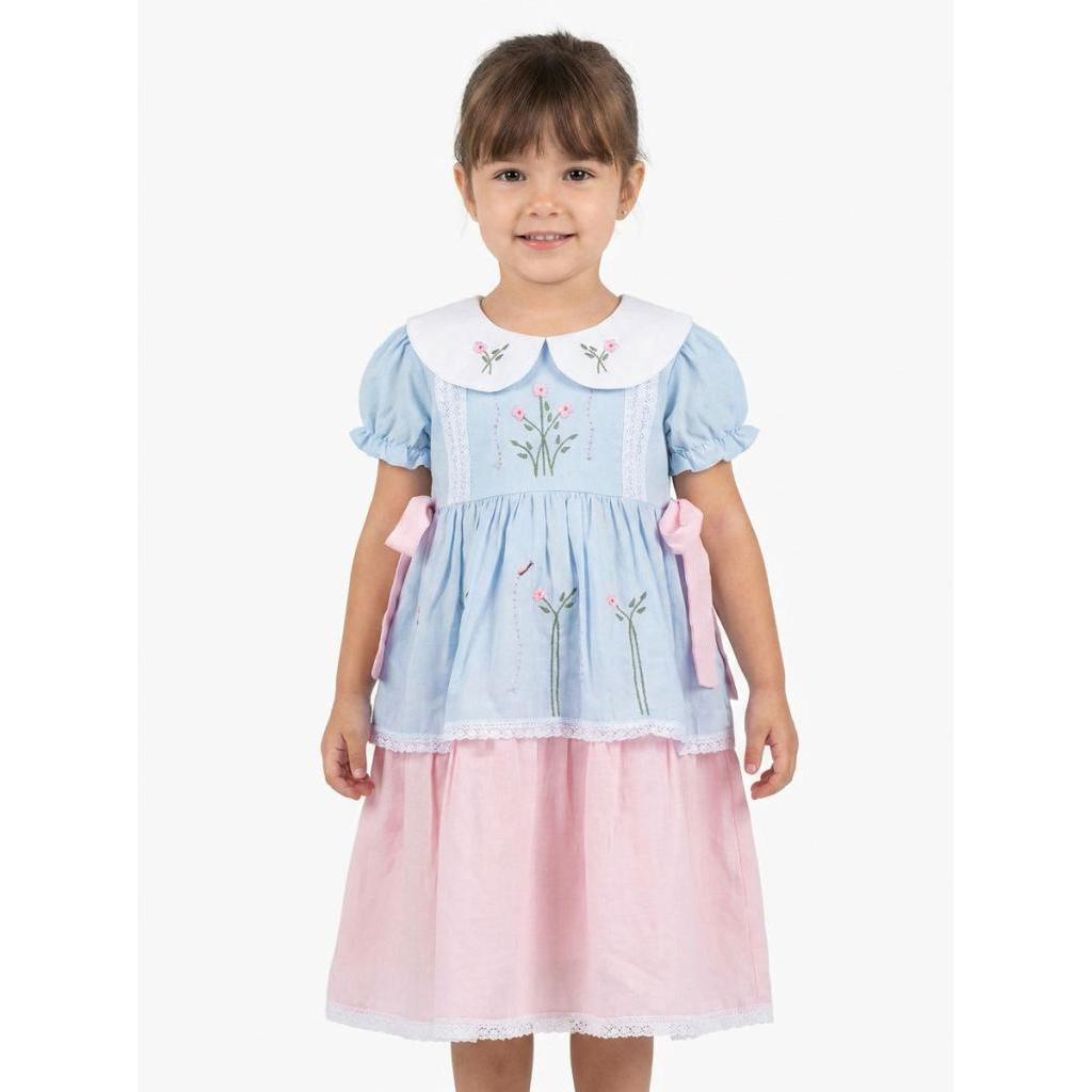 Vestido Bebê Azul e Rosa Bordado Flores à Mão Algodão Manga Bufante Papilloo