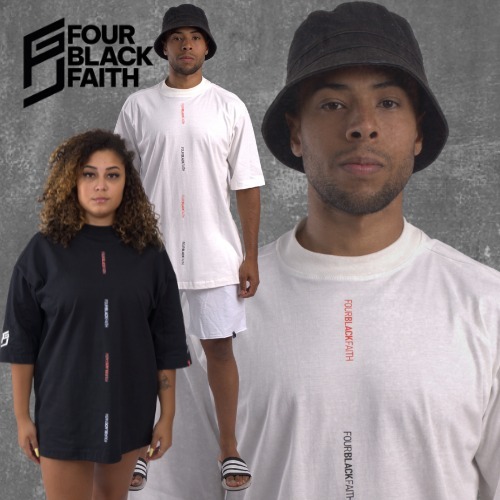 Camiseta Oversized Unissex Algodão Premium  Estampa Exclusiva FourBlack Vertical Masculina Feminina