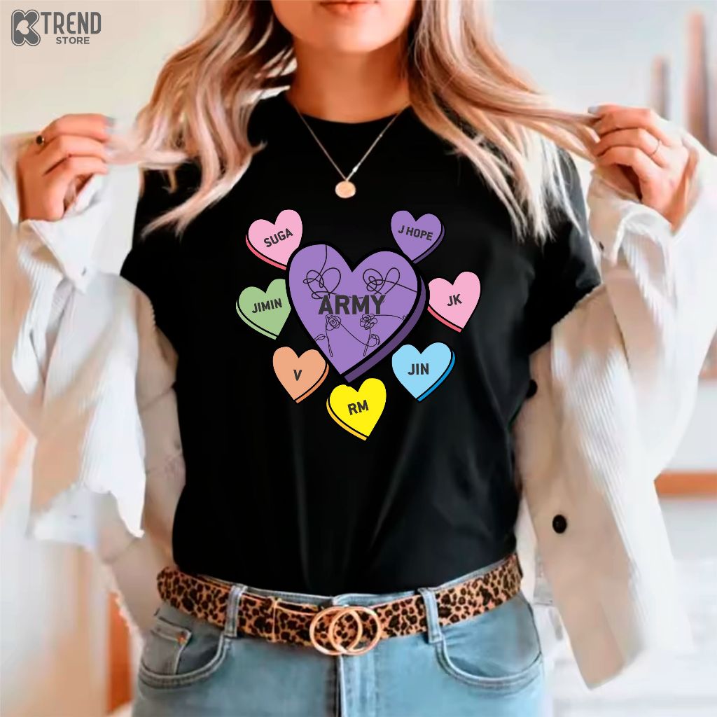 Camiseta Preta Corações Coloridos BTS Kpop Tour