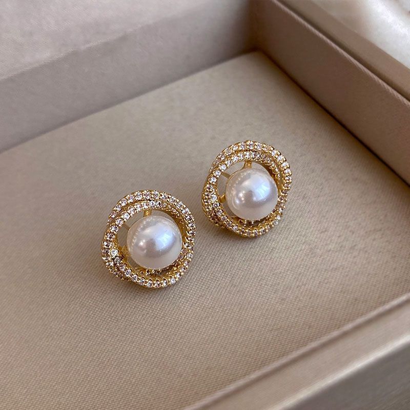 Women's Elegant Geometric Vintage Shiny Crystal Pearl Earrings