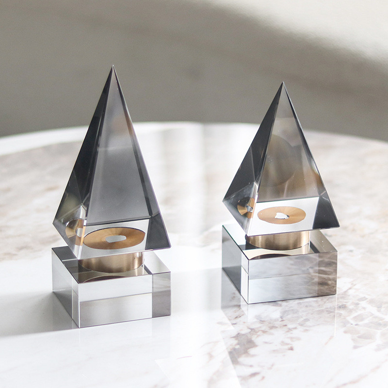 Minimalist conical triangular geometric art crystal ornament, light luxury model home creative pyramid decoration