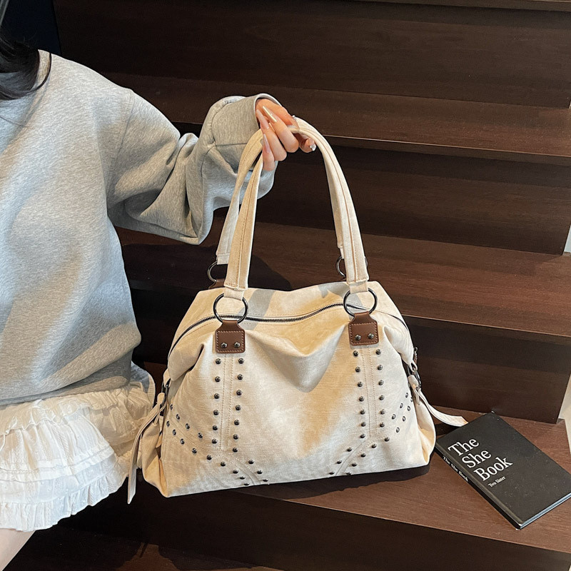 JH Pronto Estoque Sacola Feminina Rebites Grande Capacidade Novo Estilo Bolsa de Ombro Retro Bolsa Commuter Trendy Under