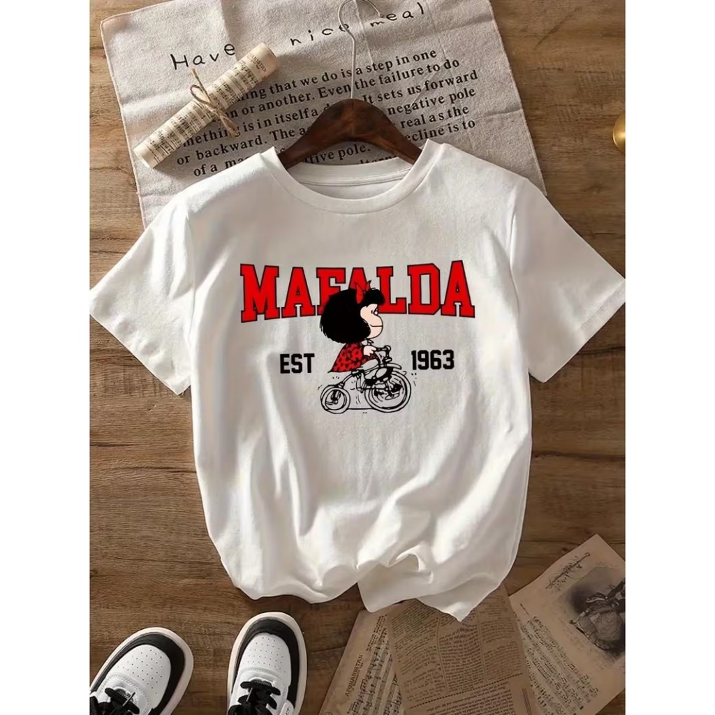 Camiseta Vintage MAFALDA Gráfica para Mulheres Camiseta Branca com Design de Bicicleta Vermelha
