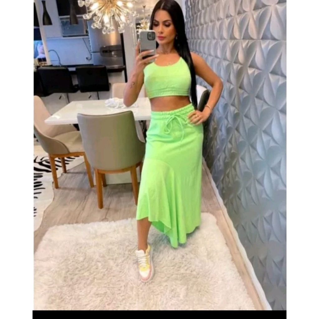Conjunto Diva  saia modelo novo mais cropped top modelo exclusivo.