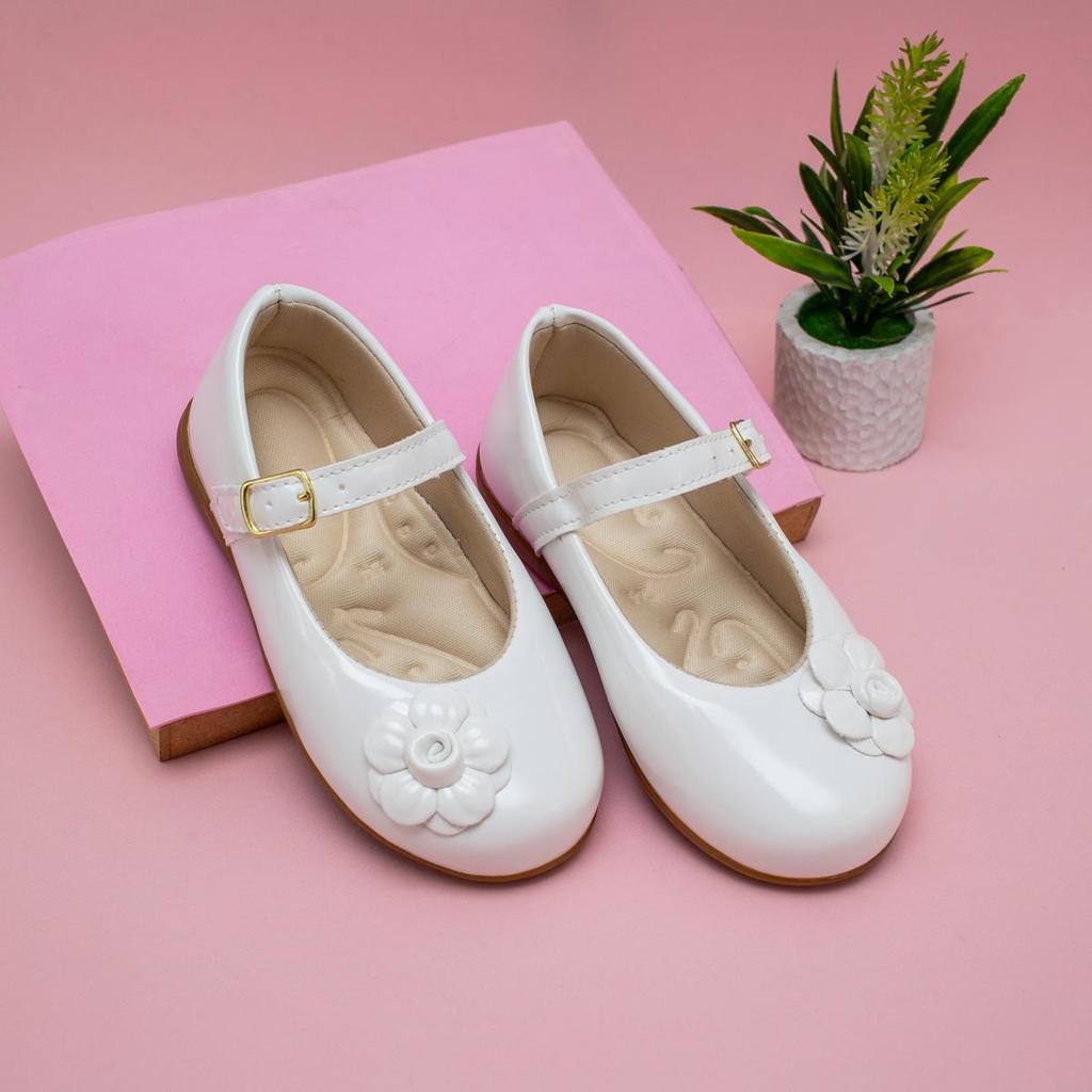 Sapatilha Infantil Menina Branco Verniz Batizado Daminha Enfeite Flor Com Fivela Macia Confortável