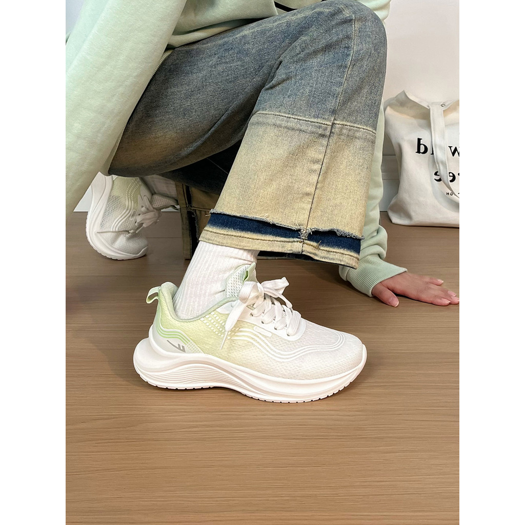 Puxar para trás gradiente sapatos esportivos femininos 2026 primavera novo estilo All-Match malha de venda quente respir