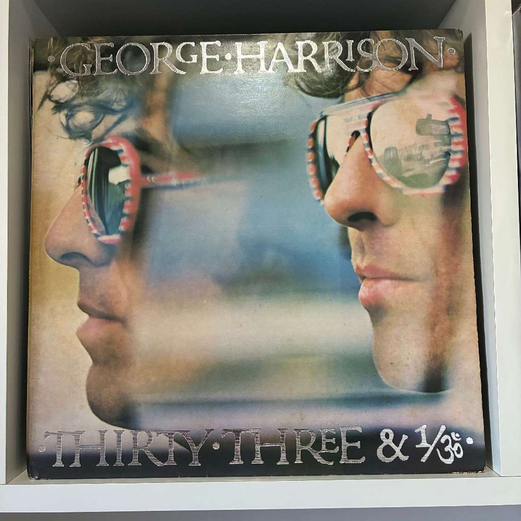 LP Disco Vinil George Harrison - Thirty Three & 1/3 (Mídia e Capa VG+ com Encarte e Capa Gatefold)