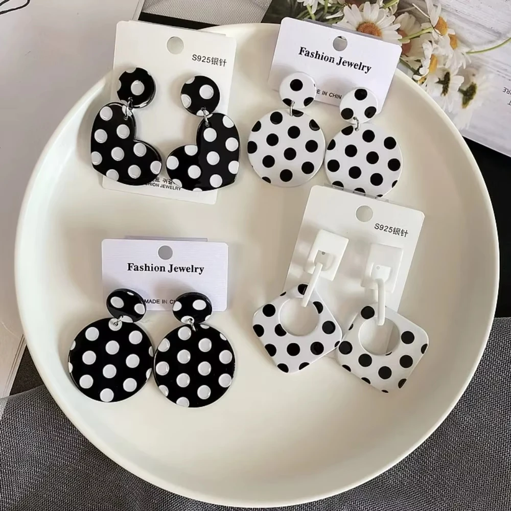 Retro Geometric Polka Dot Round Acrylic Black White Earrings for Women Exaggerated Design Sense Drop Jewelry Accessories Gifts