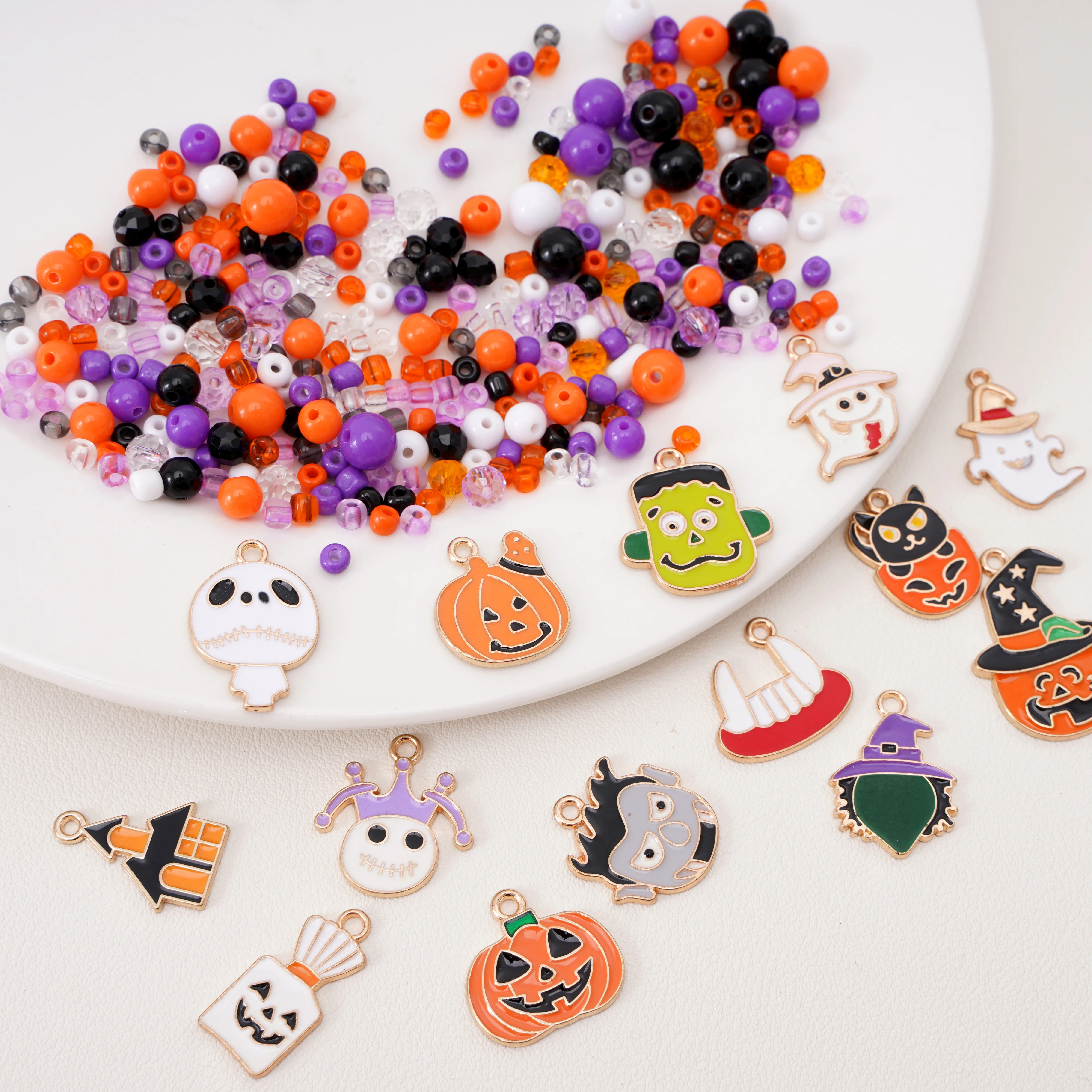 Fashion Handmade Halloween Beads Bracelet for Women Cartoon Spider Bat Charms Bracelet Girls Party Festival Jewelry Gifts 