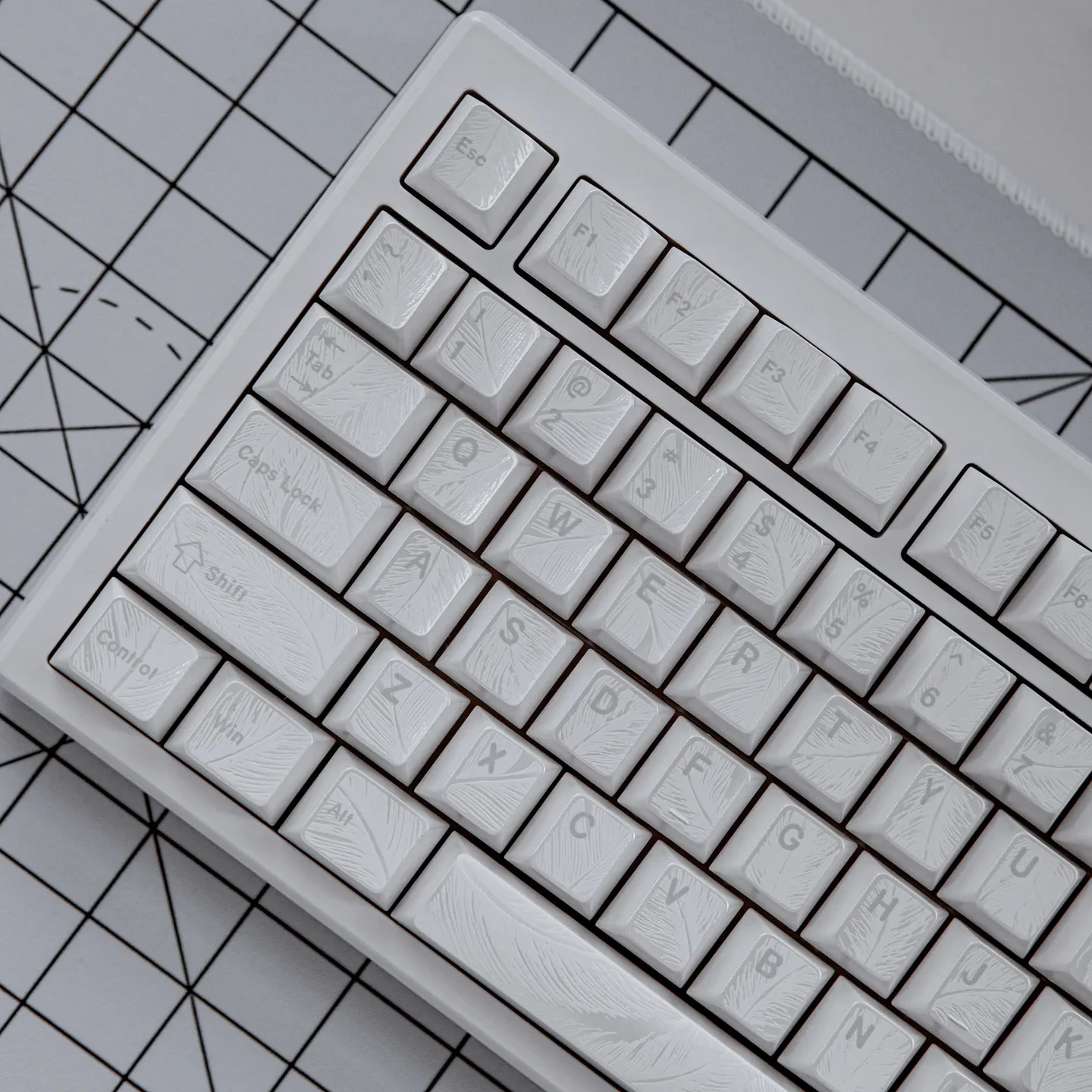 Silver feather embossed feather pattern keycap white custom mechanical keyboard magnetic axis PBT hot sublimation original