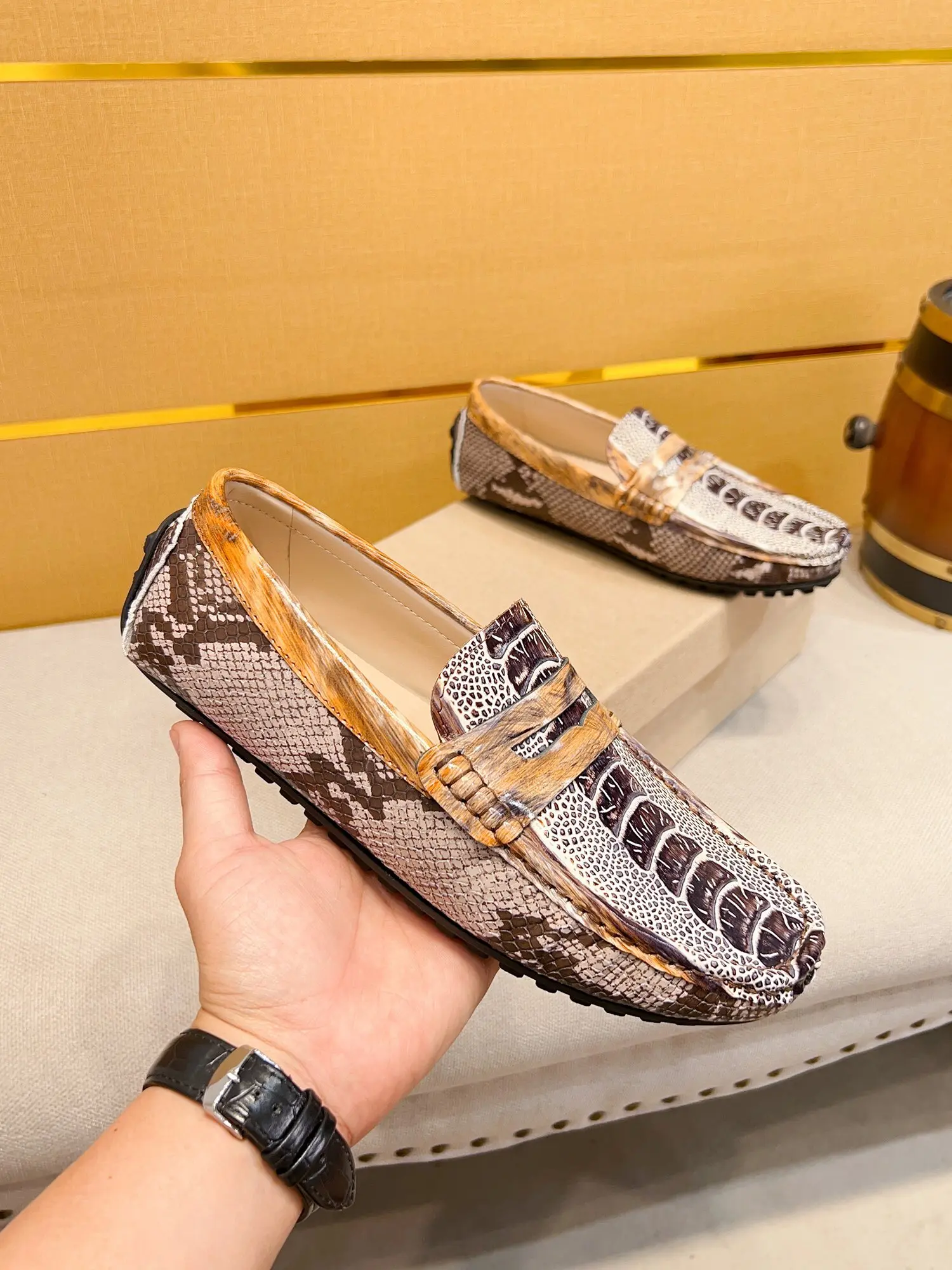 Italy Designer Luxury Men's Fashion Flat Shoes Loafers Leisure Genuine Leather Casual Dress Shoes Driving Shoes