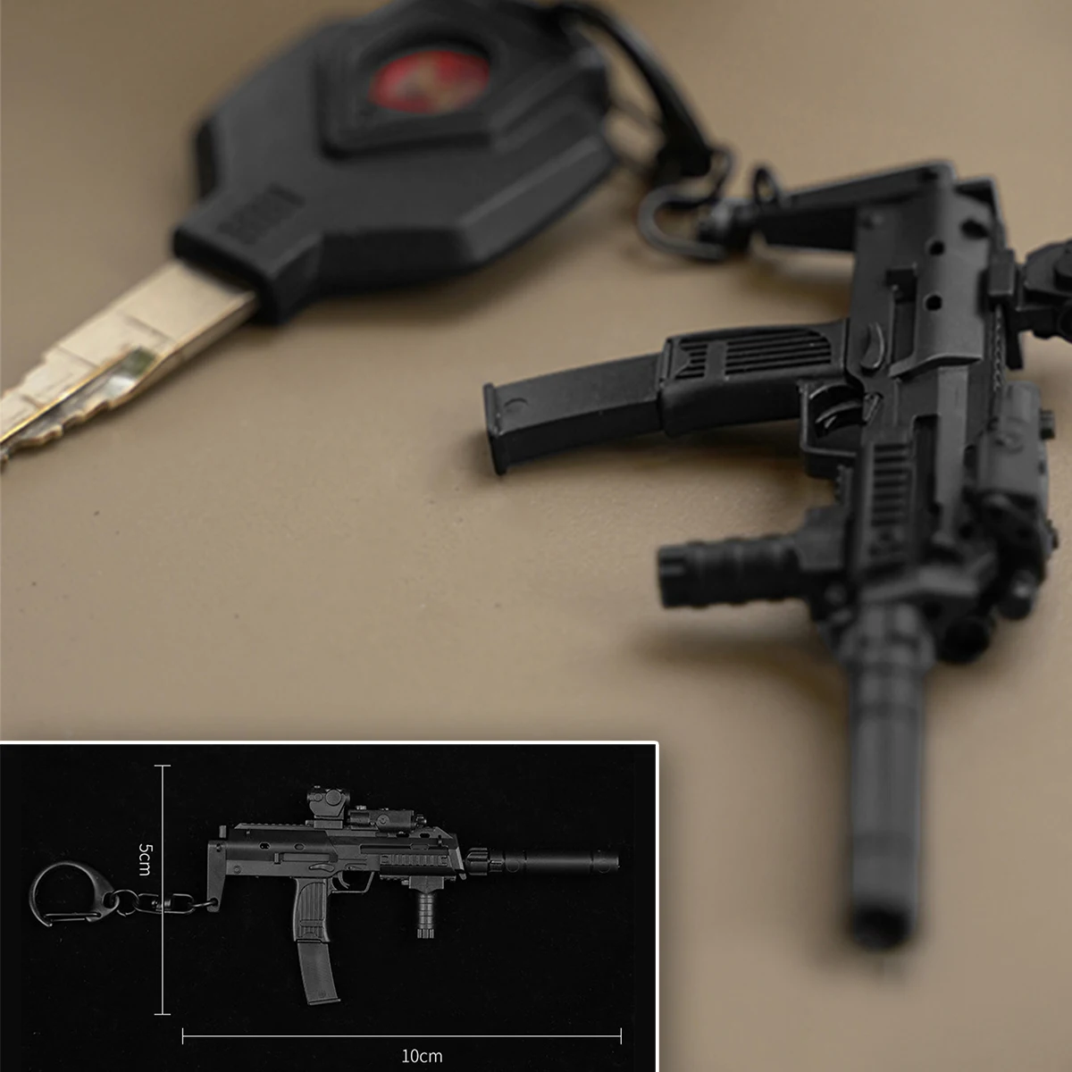 MP7A2 Submachine Gun Model Keychain with Pull Bolt Detachable Mini Pendant Toy for Backpack, Hunting Clothing Accessories