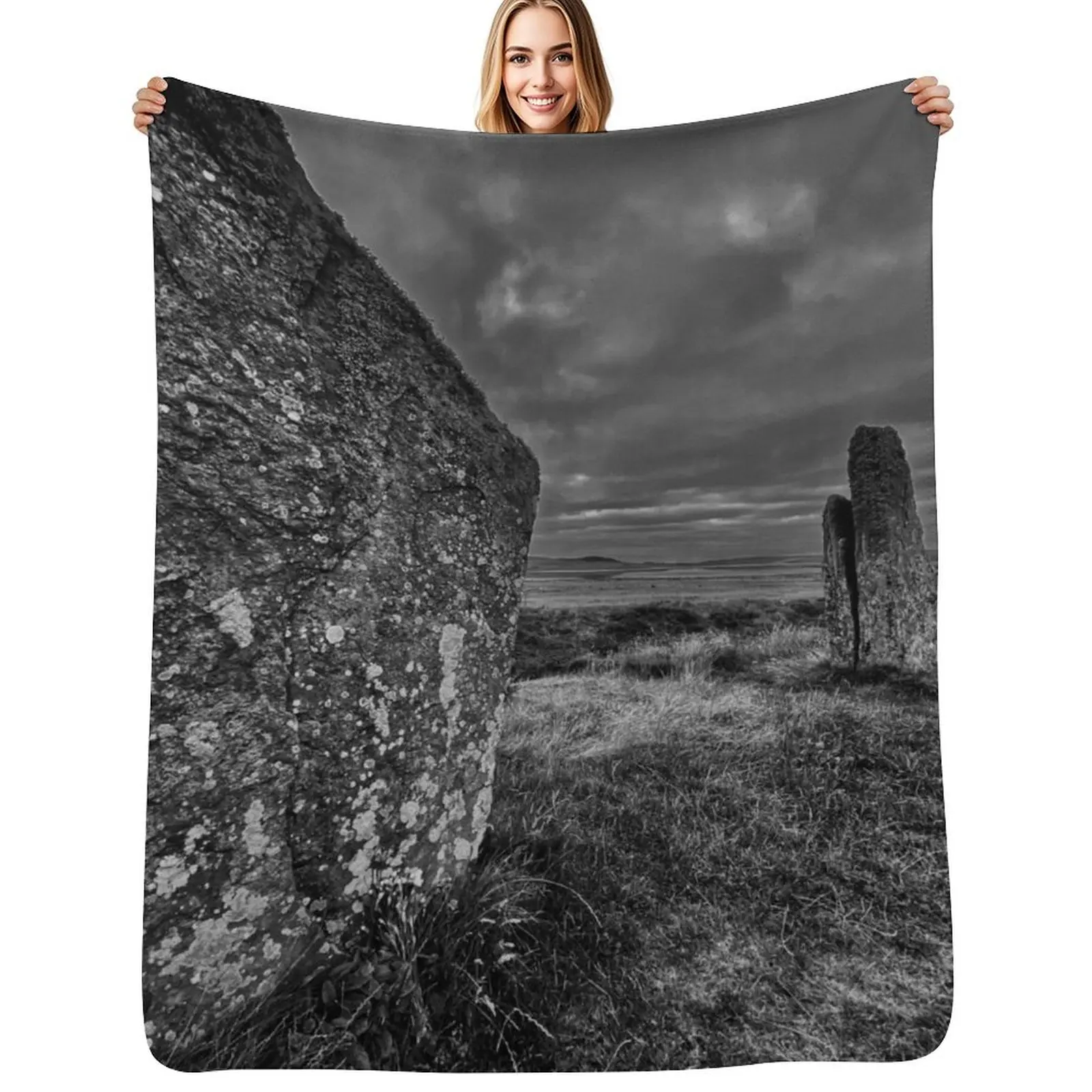 The ring of Brodgar Throw Blanket Cozy Light Blanket for Travel Camping Picnic