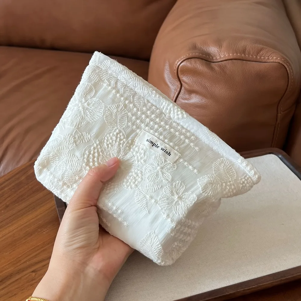 Elegant White Lace Makeup Bag Waterproof Multi-purpose Cosmetic Pouch Zippered Lipstick Headphone Storage Travel
