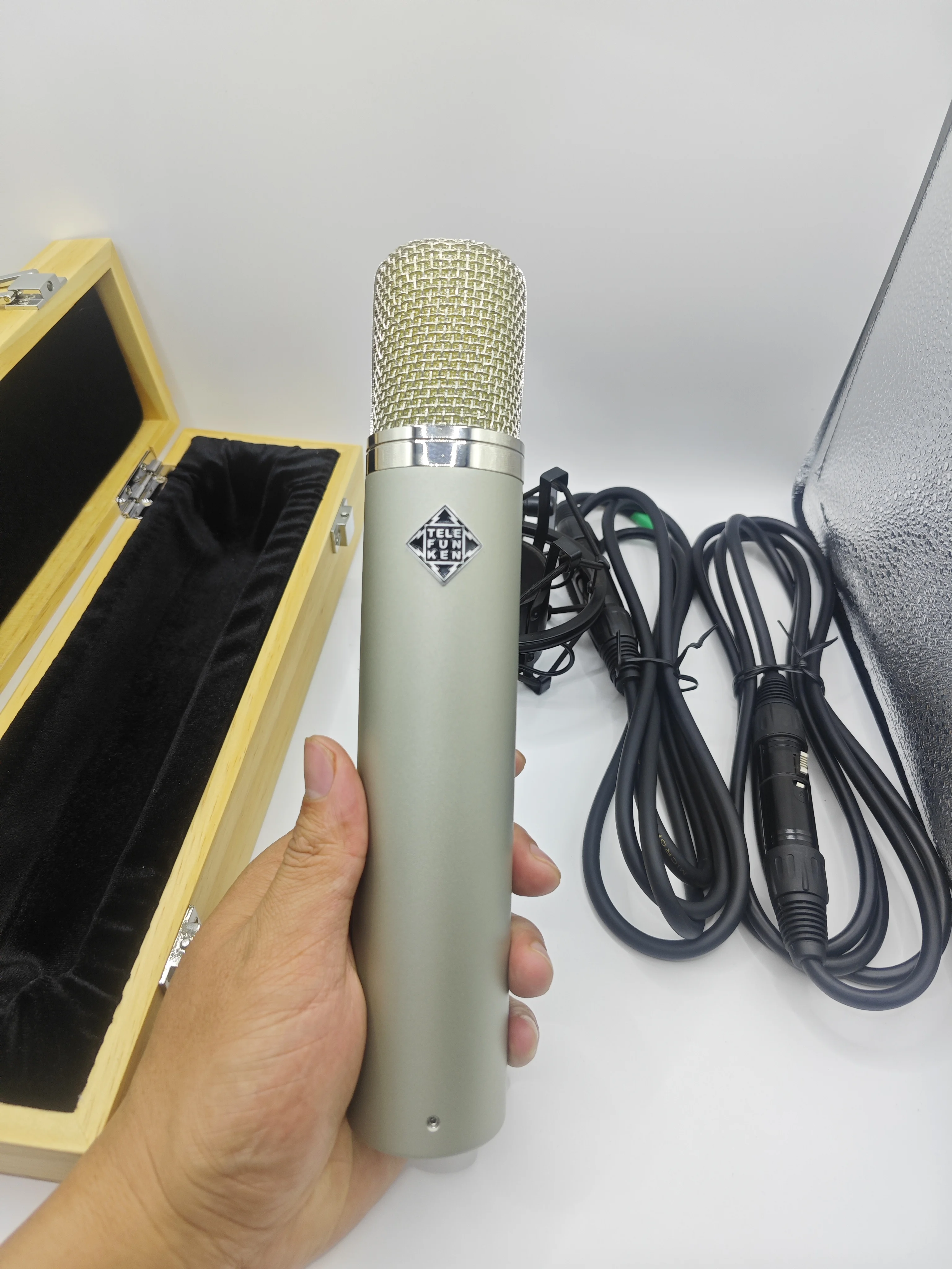 High-end C12-JFET Microphone, Suitable for Professional Recording Studios, Music Producers and Live Performances