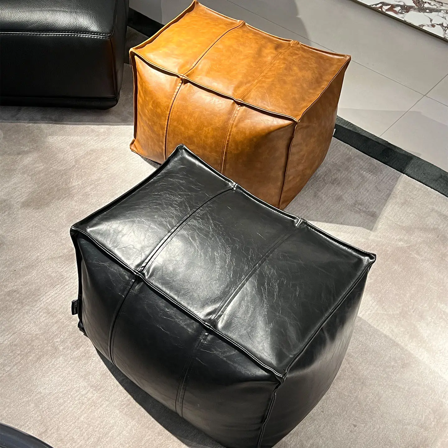 Portable Modern Low Foot Stool Office Upholstered Comfy Foot Stool Elegant Minimlist Low Taburete Almacenamiento Furniture