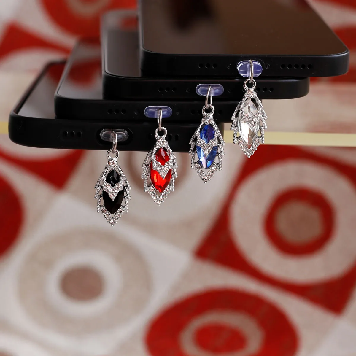 Mobile Phone Dust Plug Pendant With Beautiful Rhinestone Leaves For Iphone Type-C Port Dust Plug Pendant Lanyard