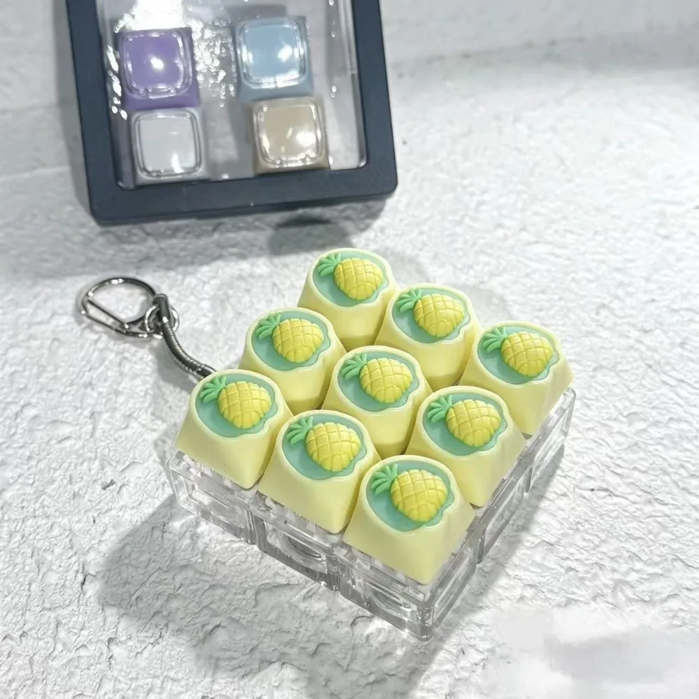 9-Button Design Fidget Keychain Soft Silicone Crisp Sound Keyboard Fidget Portable Size Cute Fidget Keychain