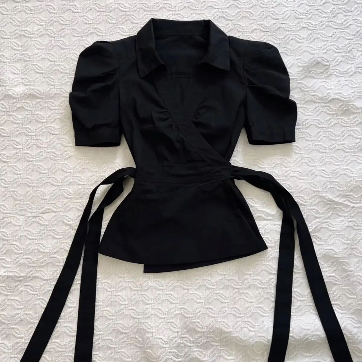 2026 French Vintage Black Puff Short Sleeve Blouse Lapel V Neck Cross Waist Shirt Sweet Cool Versatile Slim Elegant Ladies Top