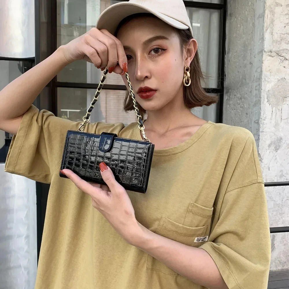 Crocodile Pattern Suitable for iPhone Flip Phone Bag Fashionable and Multifunctional Card Insertion Handheld Chain and CoinPurse